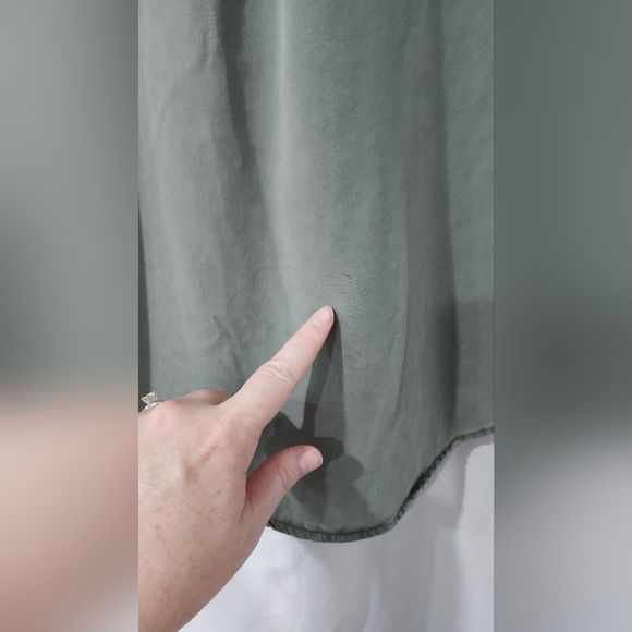 Universal Thread Womens Button Front Top Size S Military Green Pockets Roll Tab - Picture 10 of 10